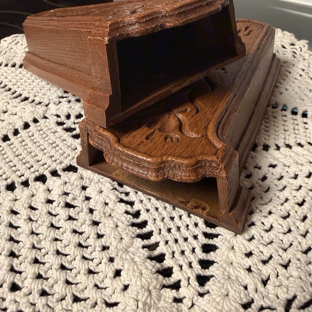 Carved Vintage Homco Wall Pockets - Picture 6 of 6